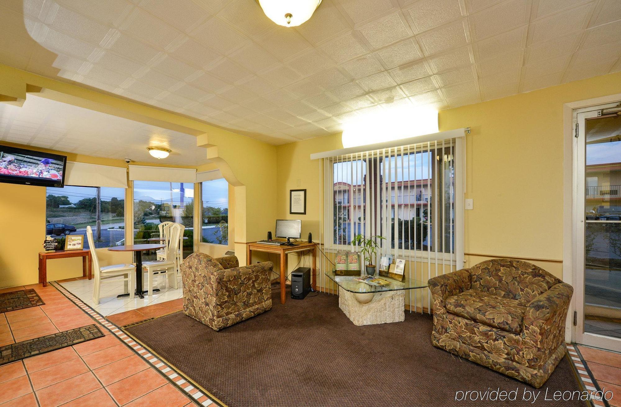 Americas Best Value Inn & Suites Williamstown Exterior photo