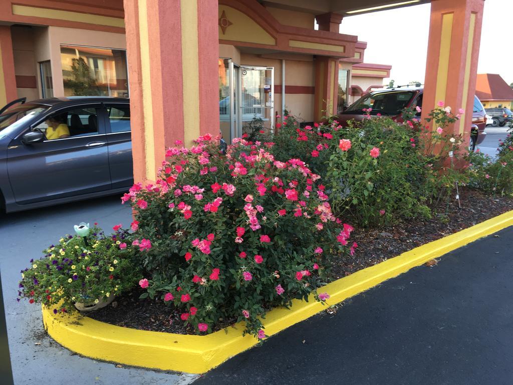Americas Best Value Inn & Suites Williamstown Exterior photo