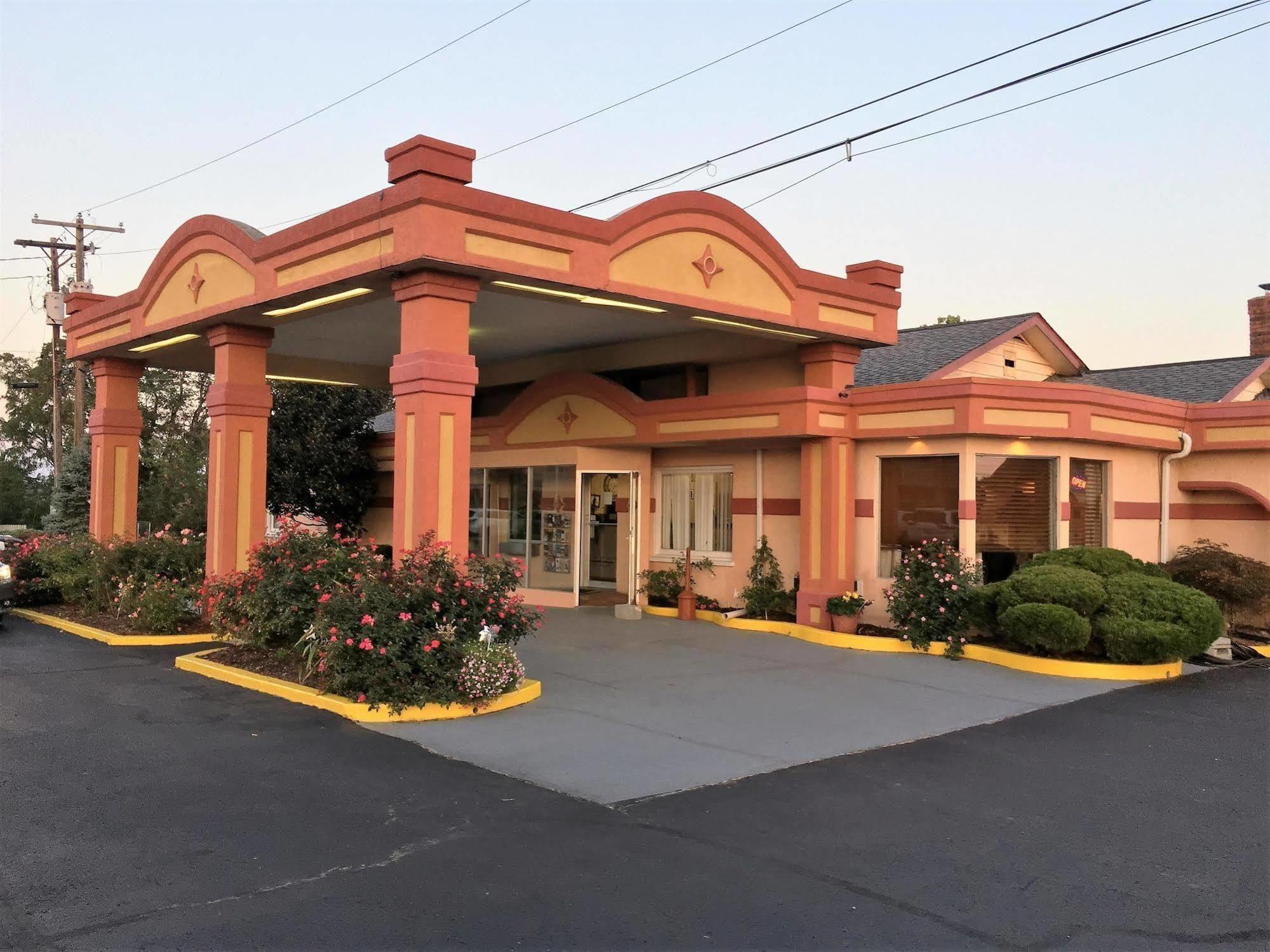 Americas Best Value Inn & Suites Williamstown Exterior photo