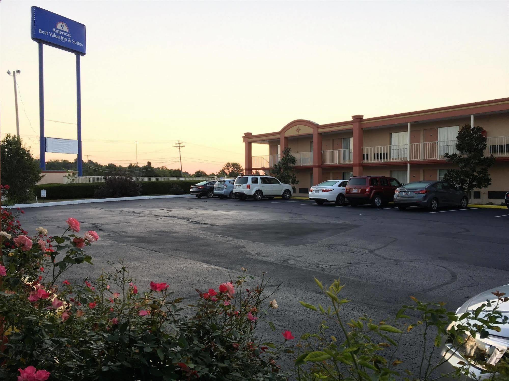 Americas Best Value Inn & Suites Williamstown Exterior photo